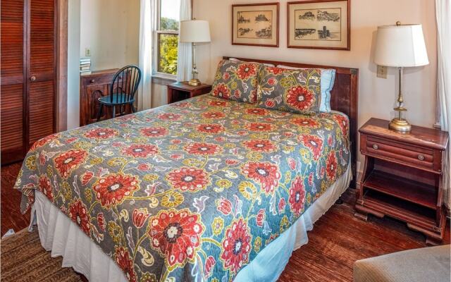 Hillcrest - 4 Br Home