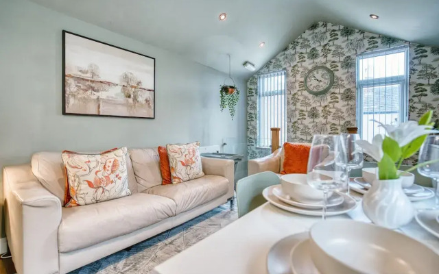 Stylish 2Bed 10 min to Centre Garden