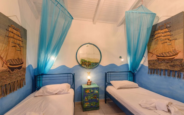 The Blue House Seaside Retreat - Fully Equipped
