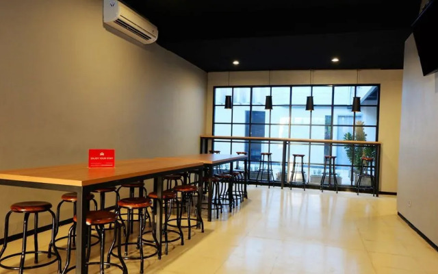 ZEN Hostel Gubeng Station 2