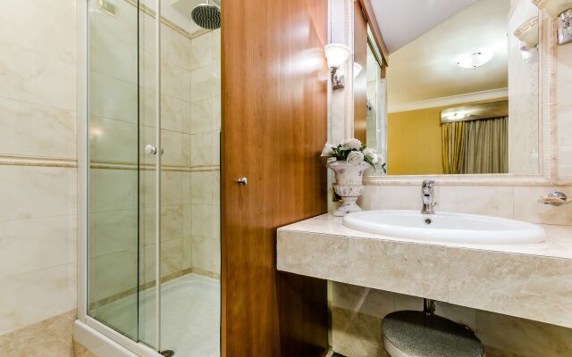 Luxury Rooms H 2000 Roma