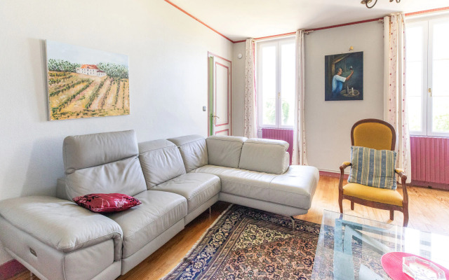 Attractive castle in Cezac with private pool