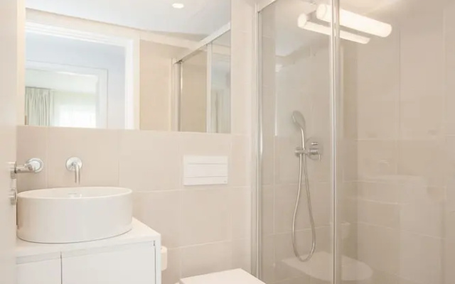 Liiiving - Modern & Glam Apartment J