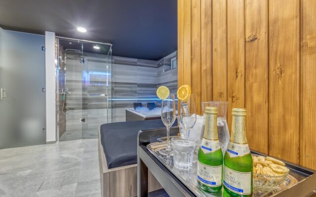 Pool & Whirlpool Villa Art Four