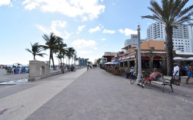 Hollywood Beach Inn