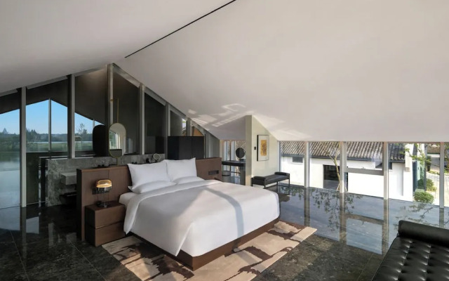 Jiangnan House  Yangcheng Lake