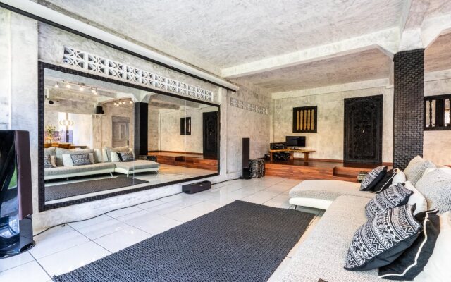 Fullmoon Villa