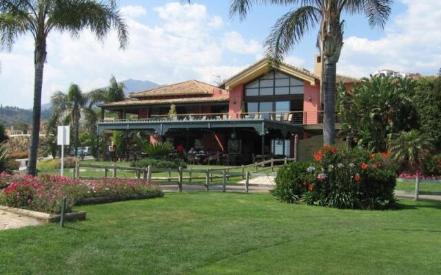 Marbella Benahavis Los Arqueros Golf & Country Club, Sleeps 7 plus 1 child