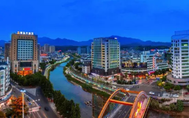 Longyan Wuping Zijin Hotel