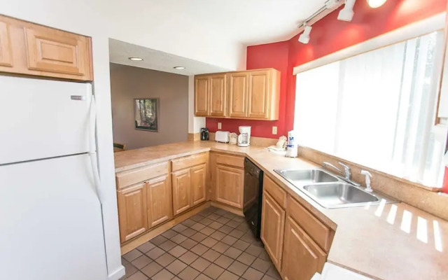 View Ocean & Racquet 8315