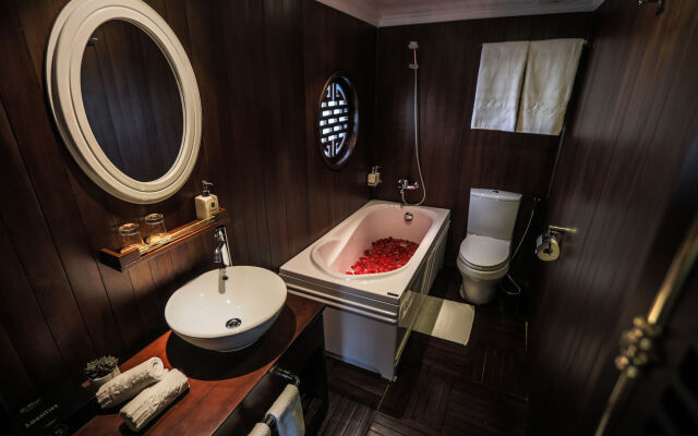 Bhaya Halong Cruises