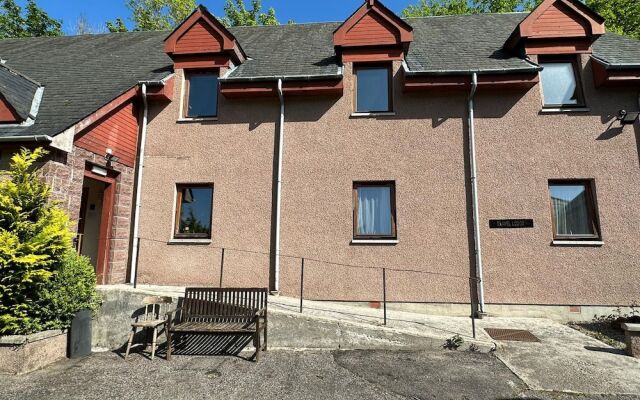 OYO Mackays Travel Lodge Hotel