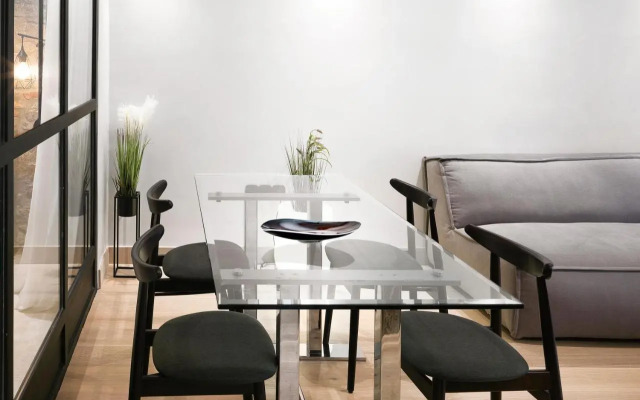 5 star lux suite in Kolonaki.