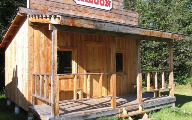 Fort Wells Gray Rustic Cabins Hostel