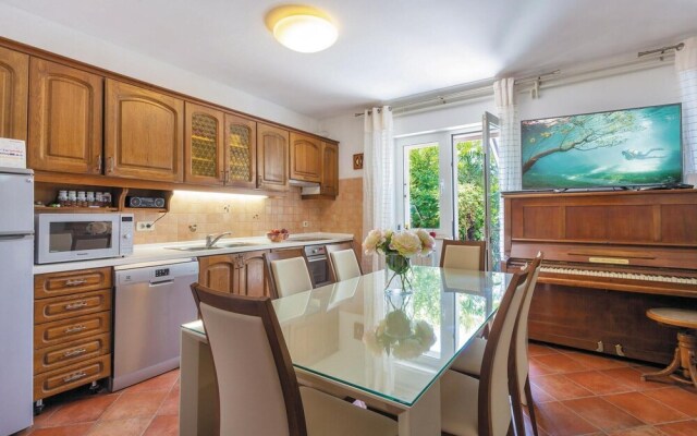 Awesome Home in Podstrana With Wifi and 3 Bedrooms