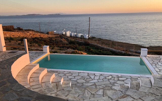 Maison Simone with private heated infinity pool & spectacular sea view