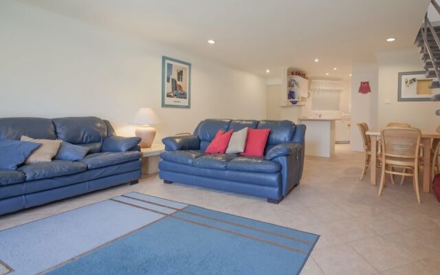 Kristie Court, 2/7 Weatherly Close