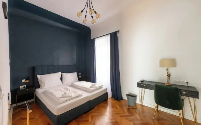 Roksoxhome Designer Boutique Apartment