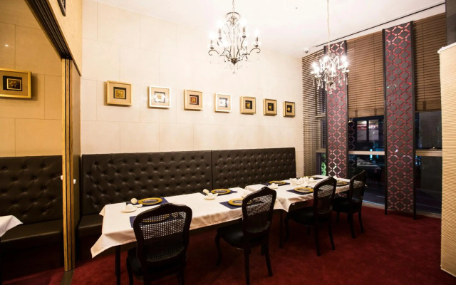 Isquare Hotel