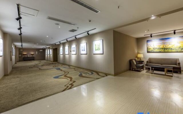Yunshang Caohai Hotel (Bijie Zhe Mall)