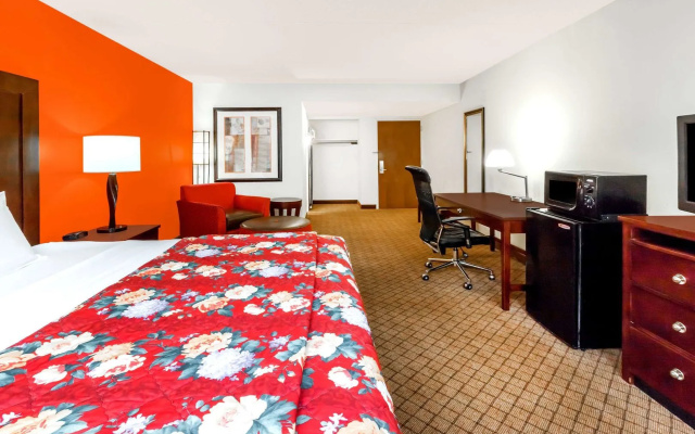 Clarion Hotel & Conference Center Lansing West