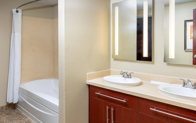 Staybridge Suites: Las Vegas - Stadium District by IHG