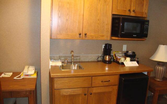 Elkwater Lake Lodge and Resort