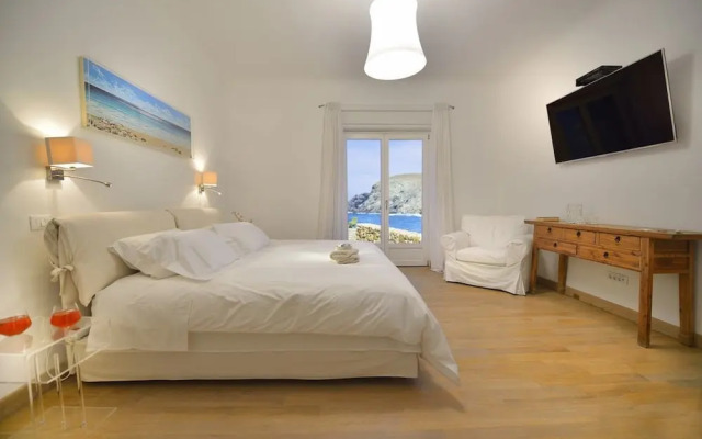 Luxurious 7 Bedroom Villa in Fokos Beach