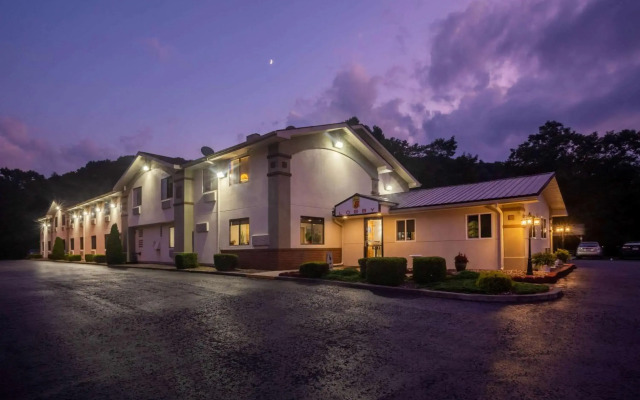 Super 8 by Wyndham Elkins