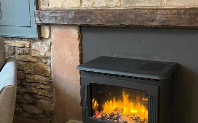 Crown and Cushion Appleby