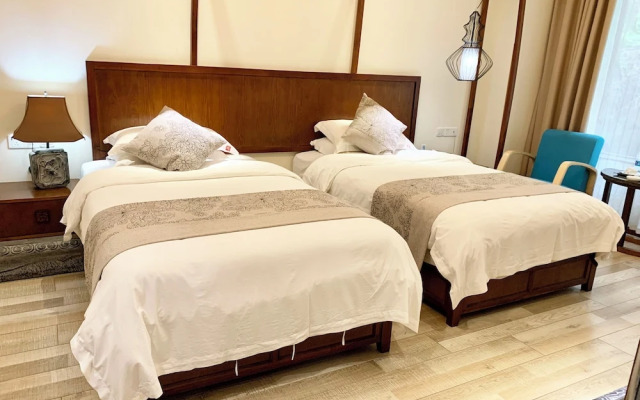 Guilin Crystal Crescent Moon Hotel