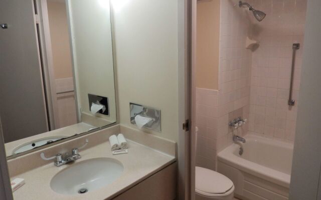 Red Roof Inn Ashtabula - Austinburg