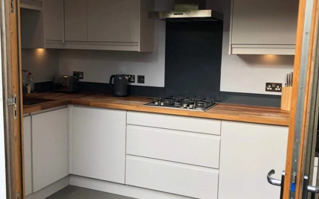 Modern and Stylish 2 Bedroom House in Brighton