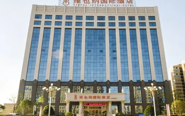 Vienna International Hotel (Xinyang Municipal Government Railway Station)
