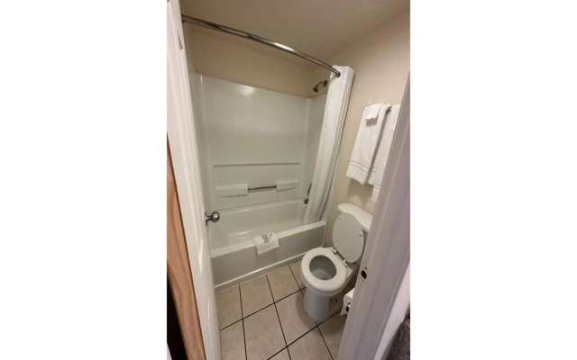 Oyo Hotel San Antonio Lackland AFB/Seaworld Hwy 90 W
