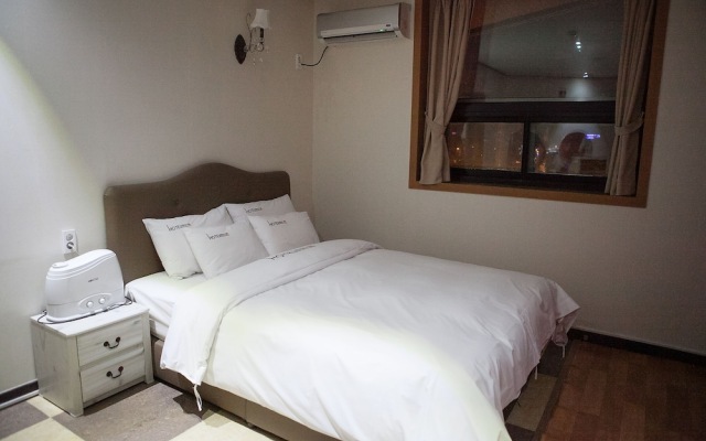 Maum Hotel and Backpackers