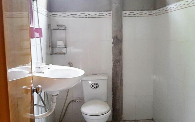 Peaceful Homestay in the Middle of Fruit Garden - Room With two Double Beds – Bathroom – Ben Tre