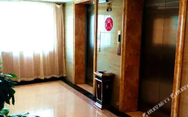 Tailong Hotel (Xi'an Tangdu Hospital Textile City Subway Station)