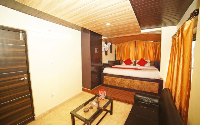 Oyo 8594 Golden Nest