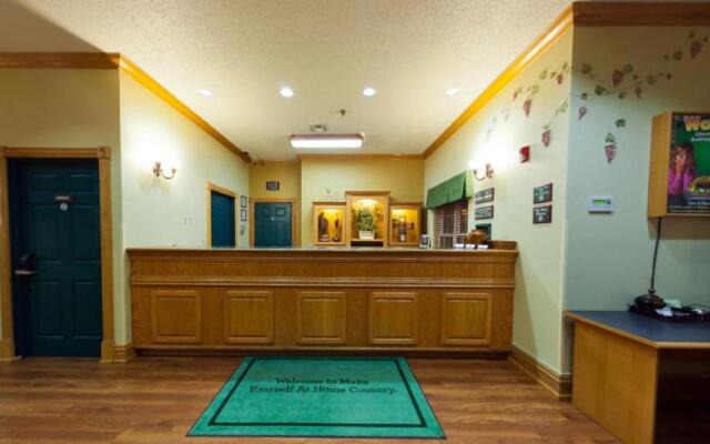 Country Inn & Suites by Radisson, Salina, KS