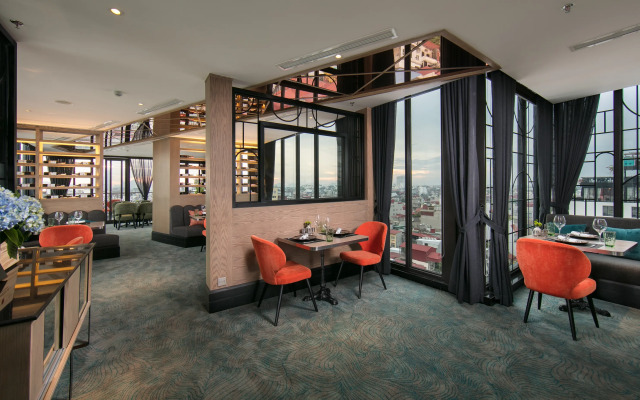 Rising Dragon Legend Hotel