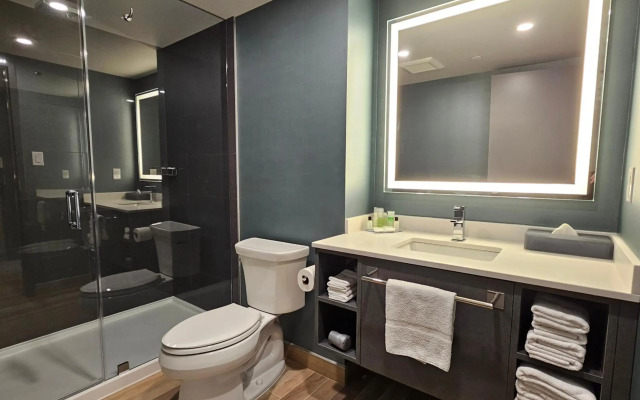 Vittoria Hotel and Suites