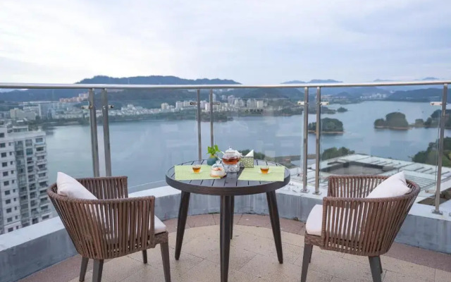 Holiday Inn One Thousand Island Lake by IHG