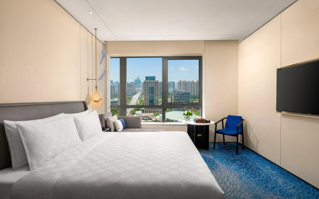 HUALUXE Shanghai Changfeng Park by IHG