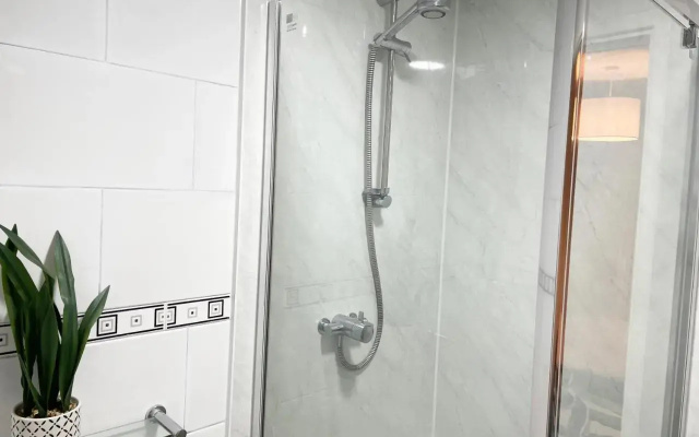 Superb Holiday Home in Springfields, Llanelli