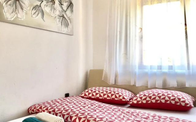 Slatka sobica za dvoje sa upotrebom zajednicke kuhinje i kupaonice