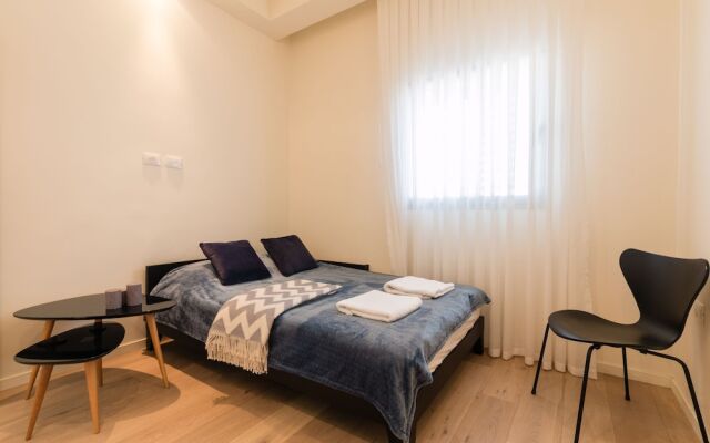 Live like Royalty in TLV DLX 2 Floor Apt