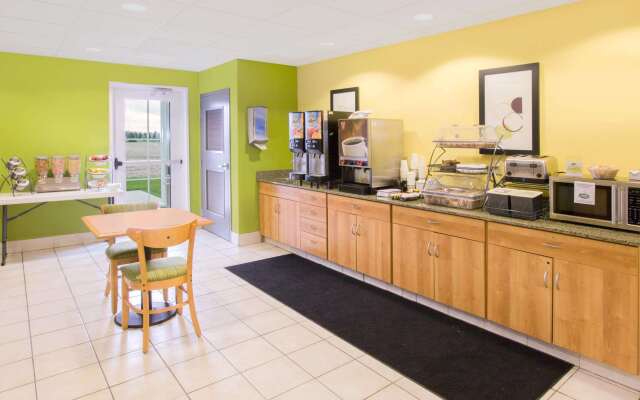 Microtel Inn & Suites by Wyndham Delphos