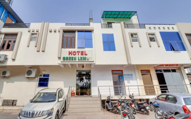 Oyo 6697 Hotel Green Lemon