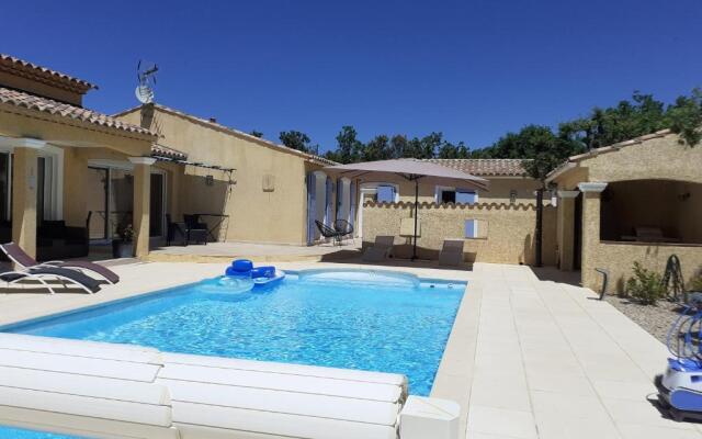 Authentique mas avec piscine en Provence